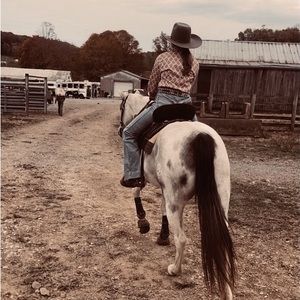 Meet your Posher, Madalyn